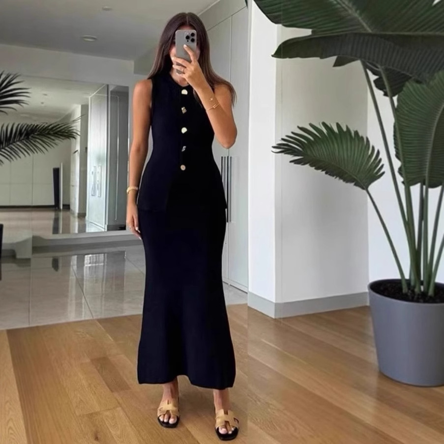 Women Formal Wear Outfits - ชุดเซ็ต 2 ชิ้น เสื้อทรงเข้ารูปคอทรงกลม แขนกุด ติดกระดุมแถวเดียว